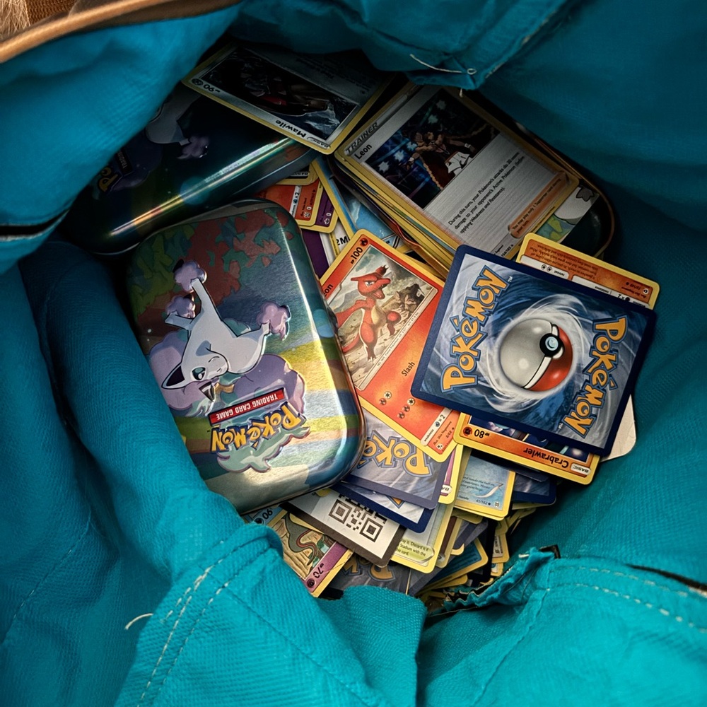 100 Pokémon cards
